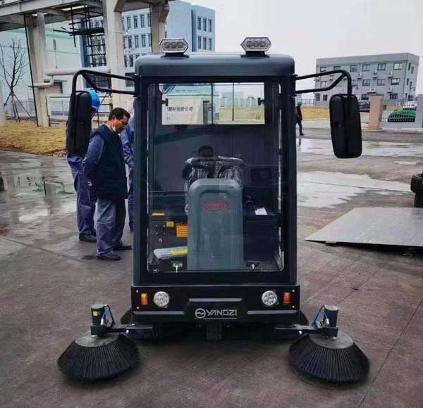 環(huán)衛(wèi)掃地車是什么(圖1) 環(huán)衛(wèi)掃地車是什么